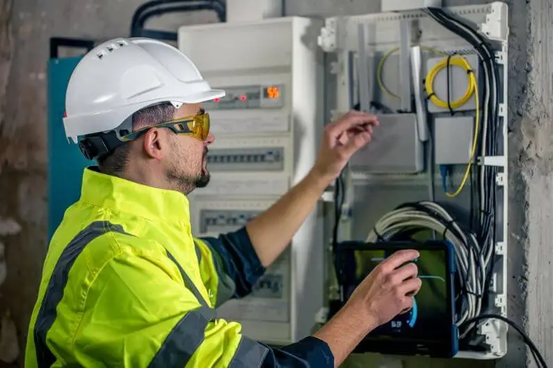 Eletricista Residencial 24 Horas em Curitiba - PR